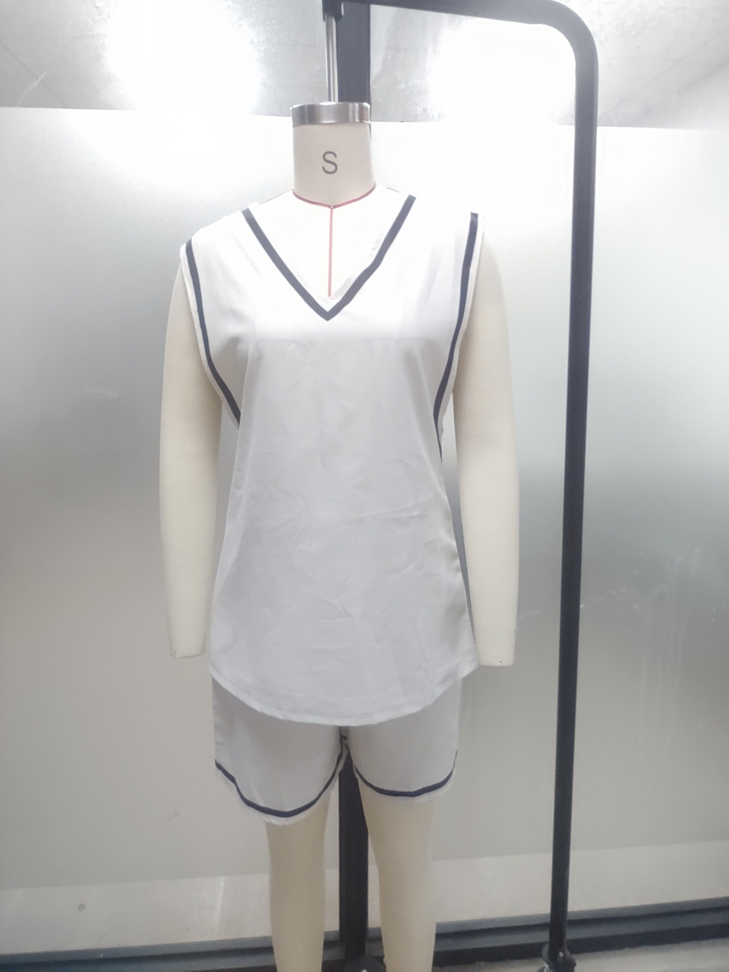 Women's V Neck Vest And Shorts Set Casual Two Piece Solid Color Vacation Style_ecoleips.com