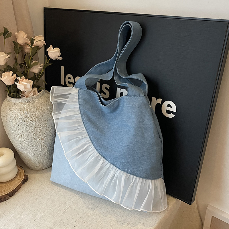 Versión coreana del bolso de nicho 2025 verano nuevo bolso femenino bolso de encaje lindo bolso de hombro de color de contraste de gran capacidad