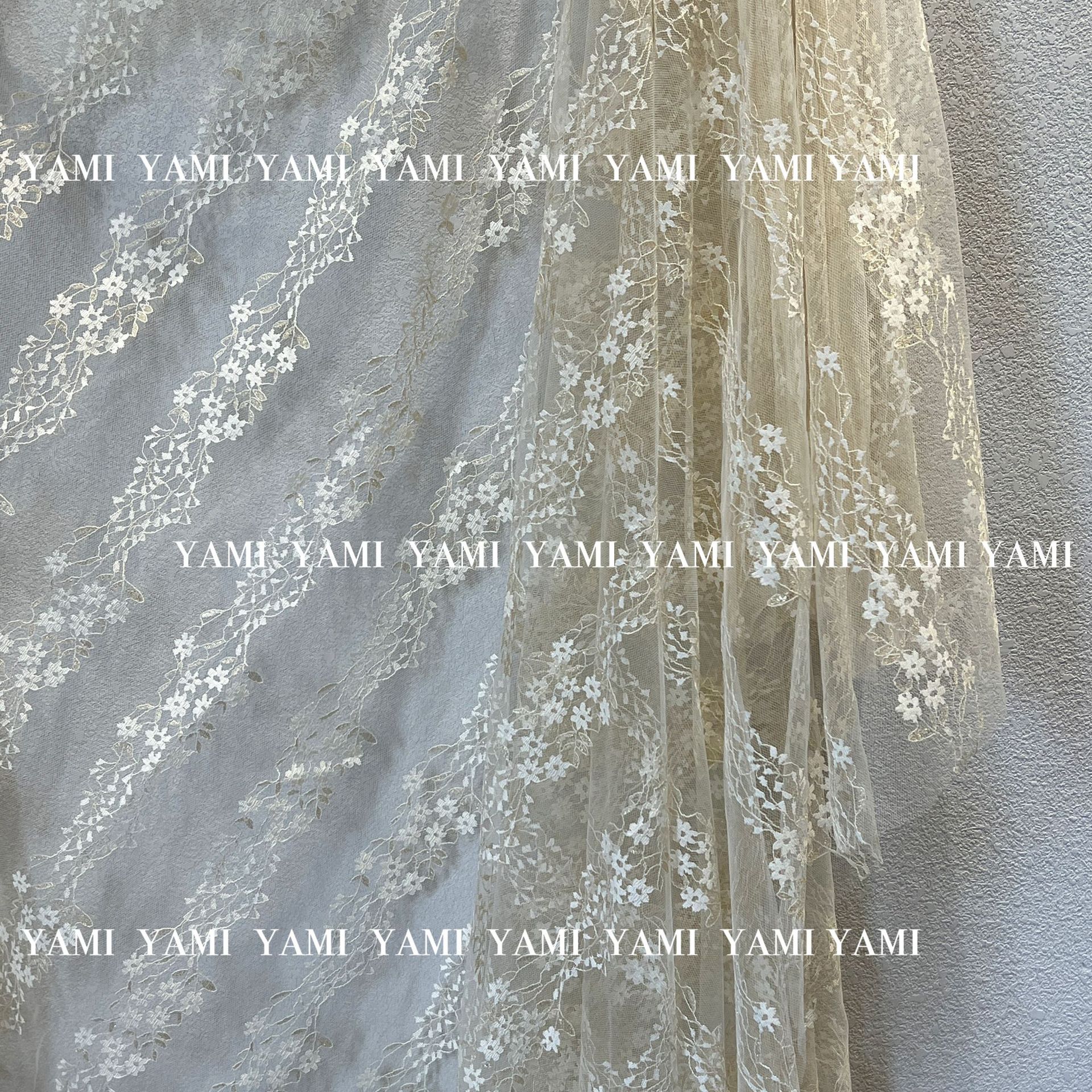 Venta al por mayor nylon encaje oro seda pequeña flor oro hilo Malla tela jacquard malla tiro Fondo tela vestido de novia
