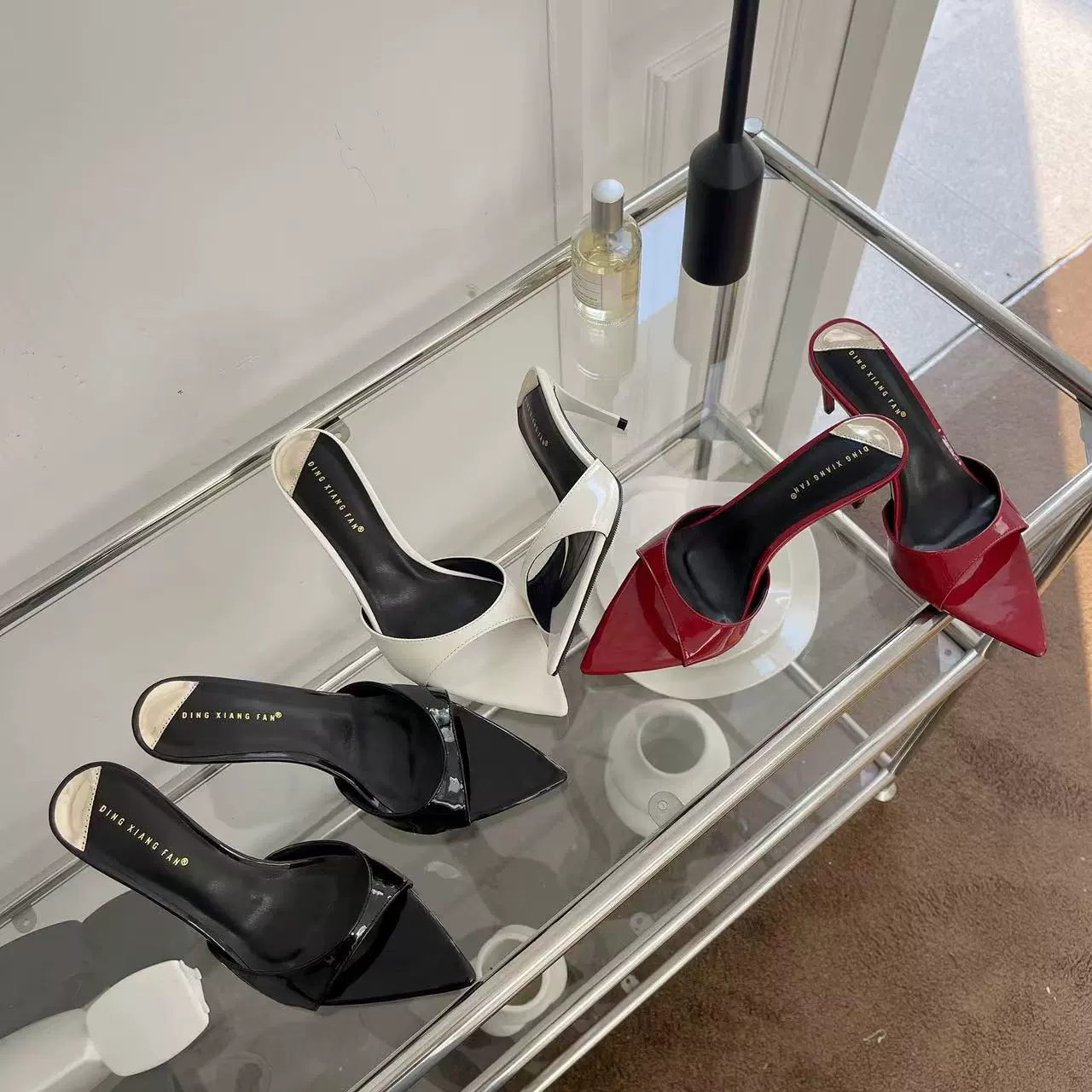 Летние женские туфли 2025 года, новый стиль, простые однорядные босоножки на высоком каблуке, модные европейские и американские босоножки на шпильке с острым носком