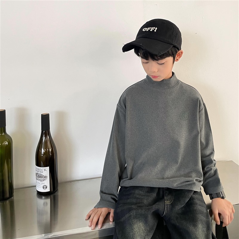 Camisa de terciopelo para niños Otoño e Invierno 2023 nuevos niños Camiseta de manga larga media cuello alto para niños medianos y grandes