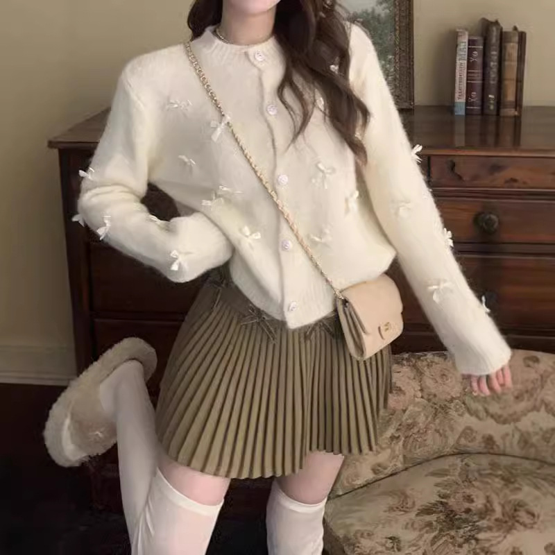 French Style Heavy Industry Bow Knitwear Autumn and Winter Short Loose Round Neck Fashionable Soft Waxy Knitwear for Women