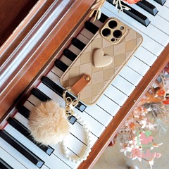 菱格愛心珍珠鏈毛球適用iphone15手機殼蘋果14秋冬13斜跨11女12潮