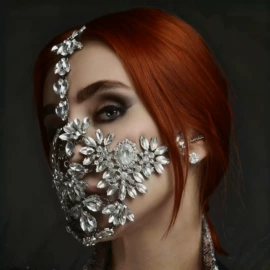 项链;耳坠;胸饰