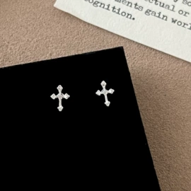 耳钉;耳环;项链