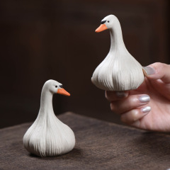 宜興紫砂茶ペットガーリックオーナメントガーリックアヒルクリエイティブ手作り彫刻アヒルティーセット茶道アクセサリーを育てることができます