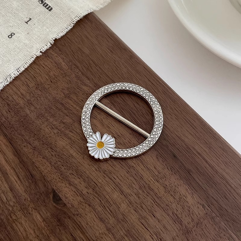 Hebilla anudada en las esquinas de la ropa mujer 2025 nuevo hebilla de toalla de seda botón de perlas de alta gama hebilla de hebilla de ropa de alta gama