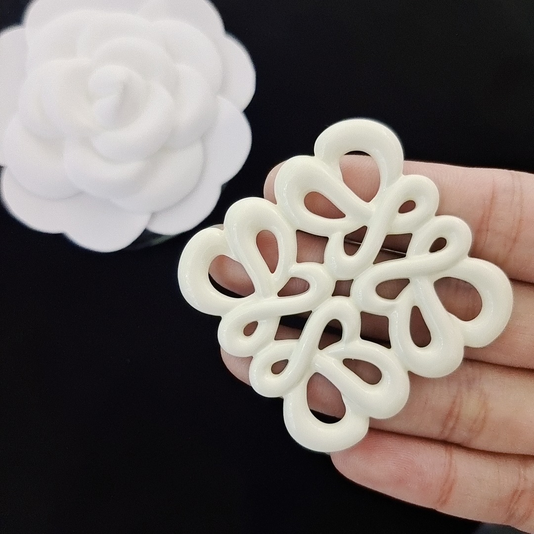 High quality Luo Yiwei brooch enamel color temperament all-match sweater color matching coat scarf collar pin alloy material