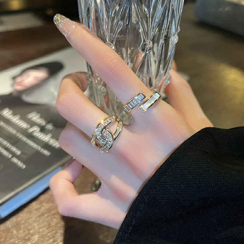 Internet Celebrity Luxury Sparkling Diamond For Women 2023 New Trendy Fashionable Personality High-end Niche Design_voghion.com