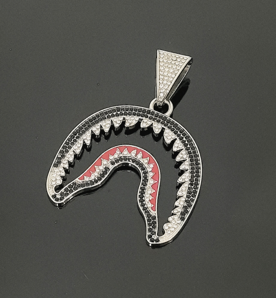 Europa y América calles viento taladro dientes de tiburón colgante de cadena cubana hombre collar de fuerza Hip Hop fábrica para llevar a cabo personalización