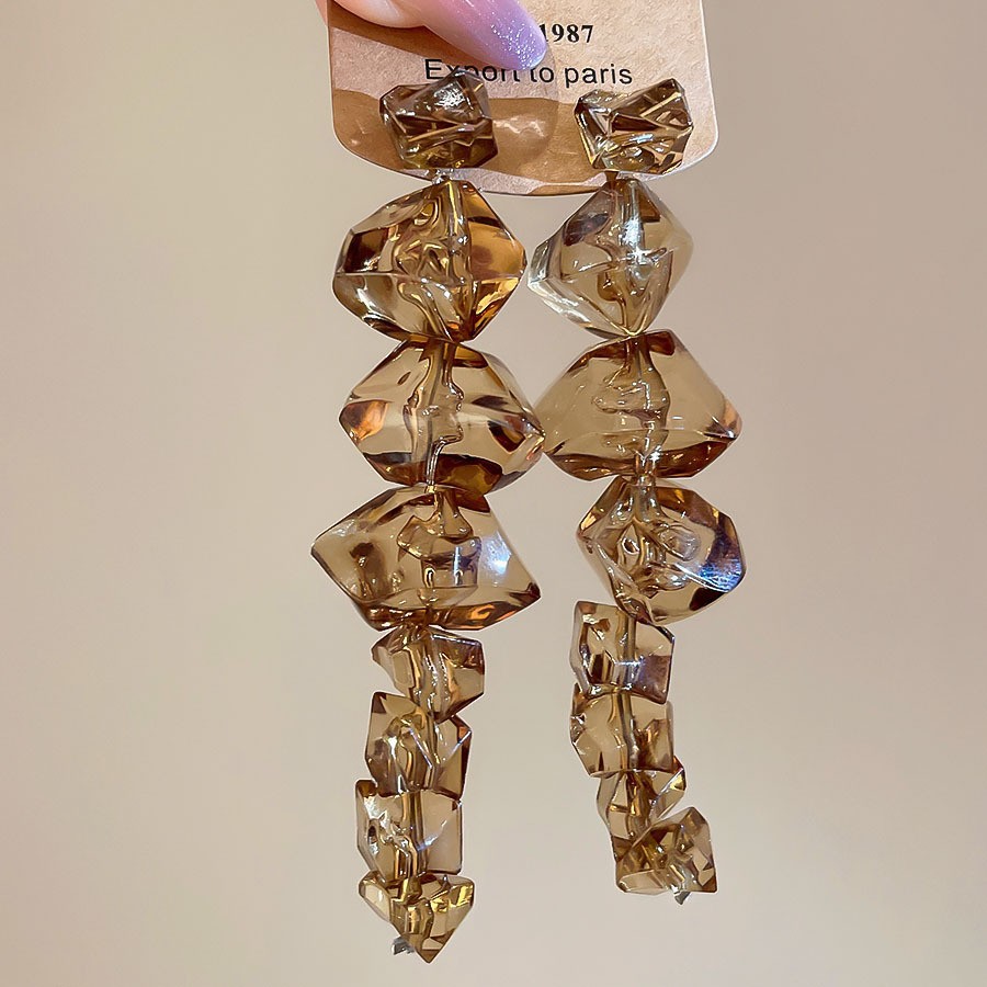 Aguja de plata Pendientes geométricos Maillard Pendientes de lujo ligero retro de nicho Pendientes de temperamento de todo fósforo de moda Sentido de alta gama al por mayor