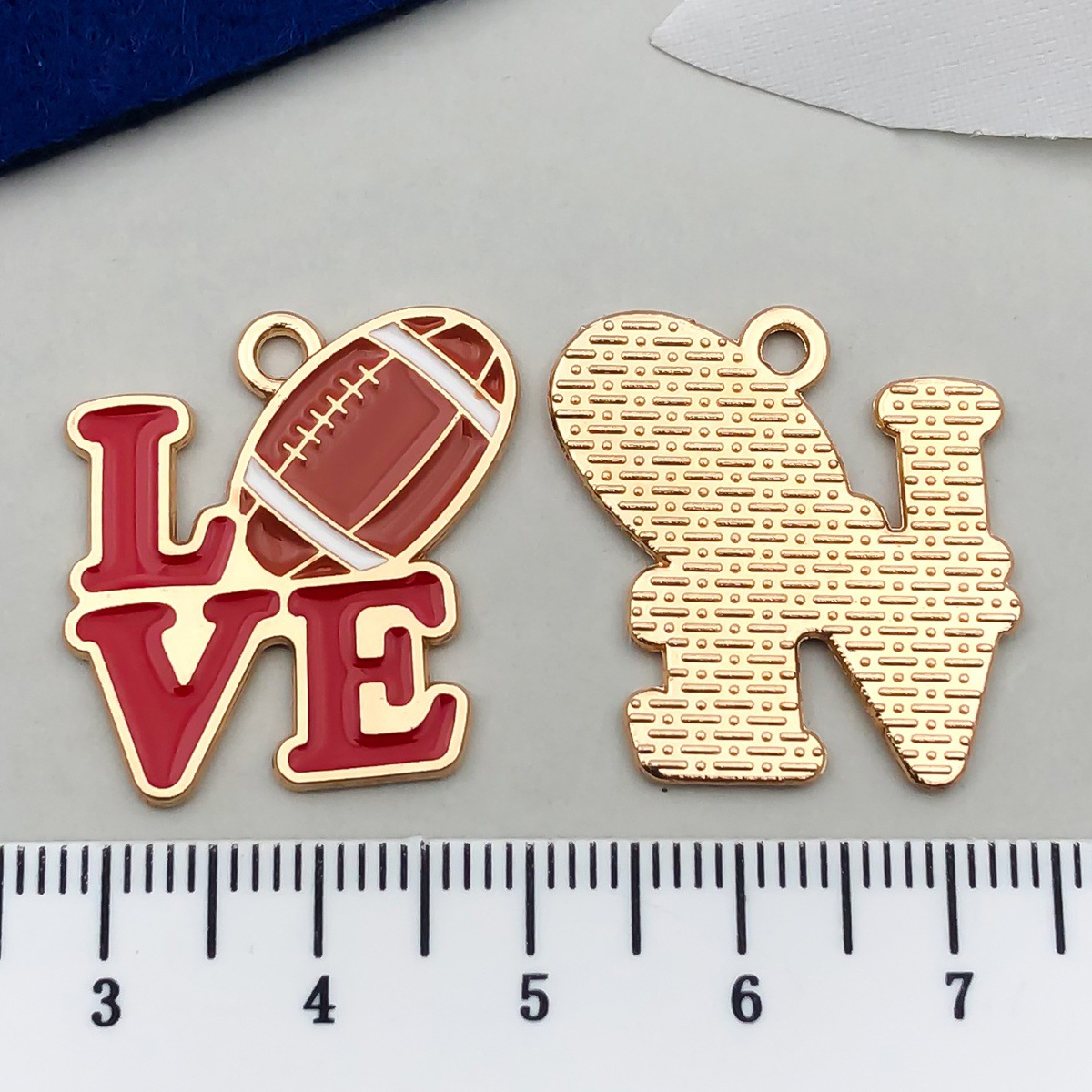 1 red LOVE24x24mm-2.1g-21730