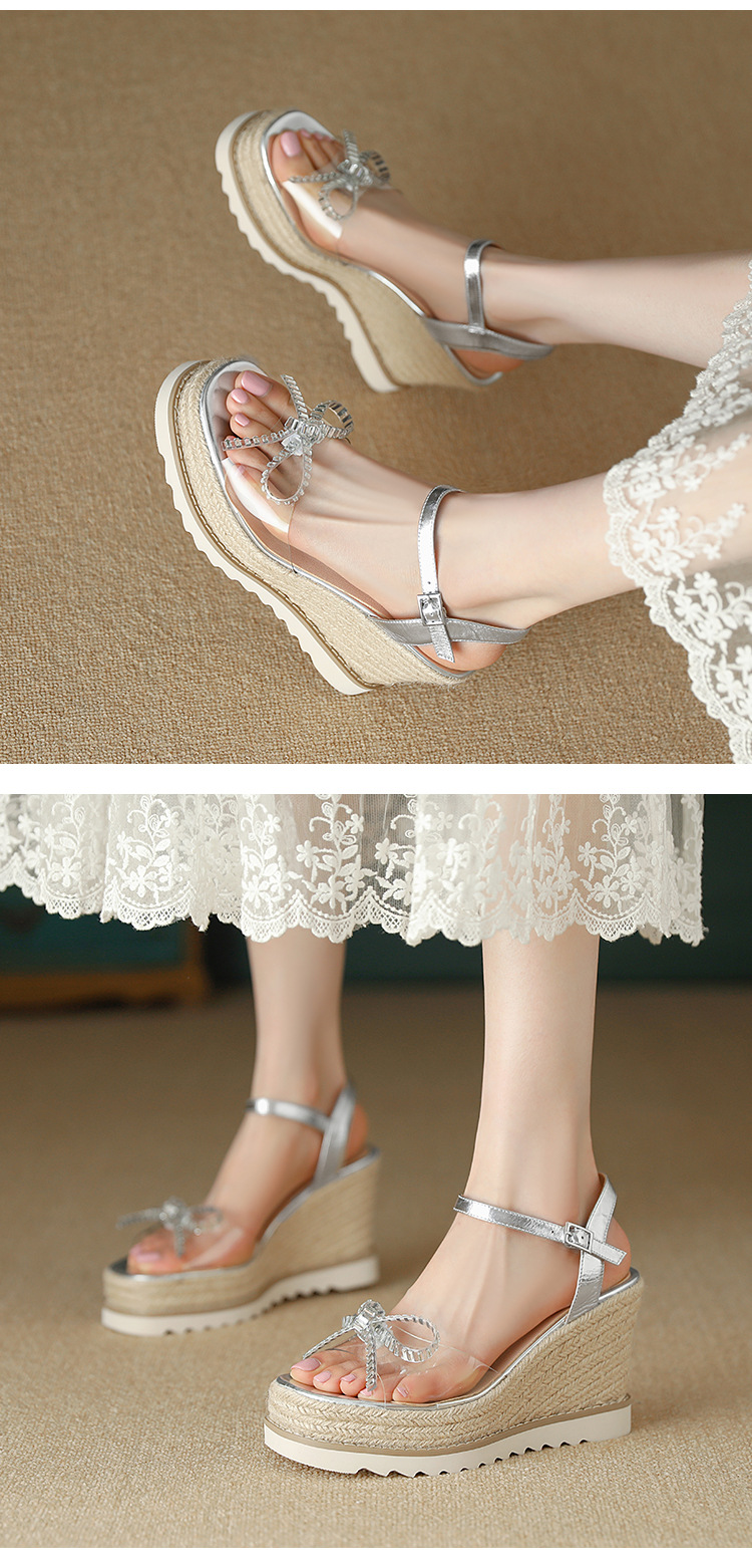 Sandal cao gót nữ hở mũi quai ngang đính đá pha lê, đế xuồng đan rơm, gót 9.5 cm — bạc chi tiết 5