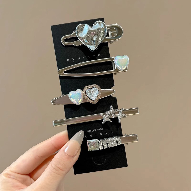 Sweet Cool Metal Hairpin Mujeres 2025 nuevo estilo de alto nivel frente fresa cabello cortado oreja lateral clips adornamiento para el cabello