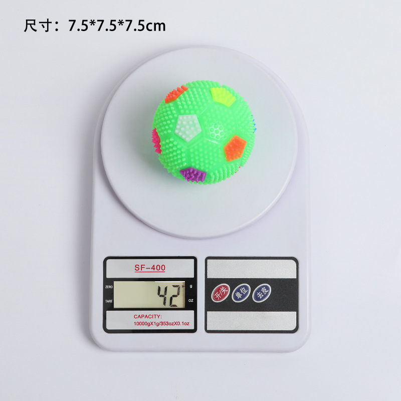 Perro de juguete de sonido luminoso para mascotas Bola de juguete LED de púas de fútbol bola elástica de entrenamiento para mascotas juguete 7,5 cm