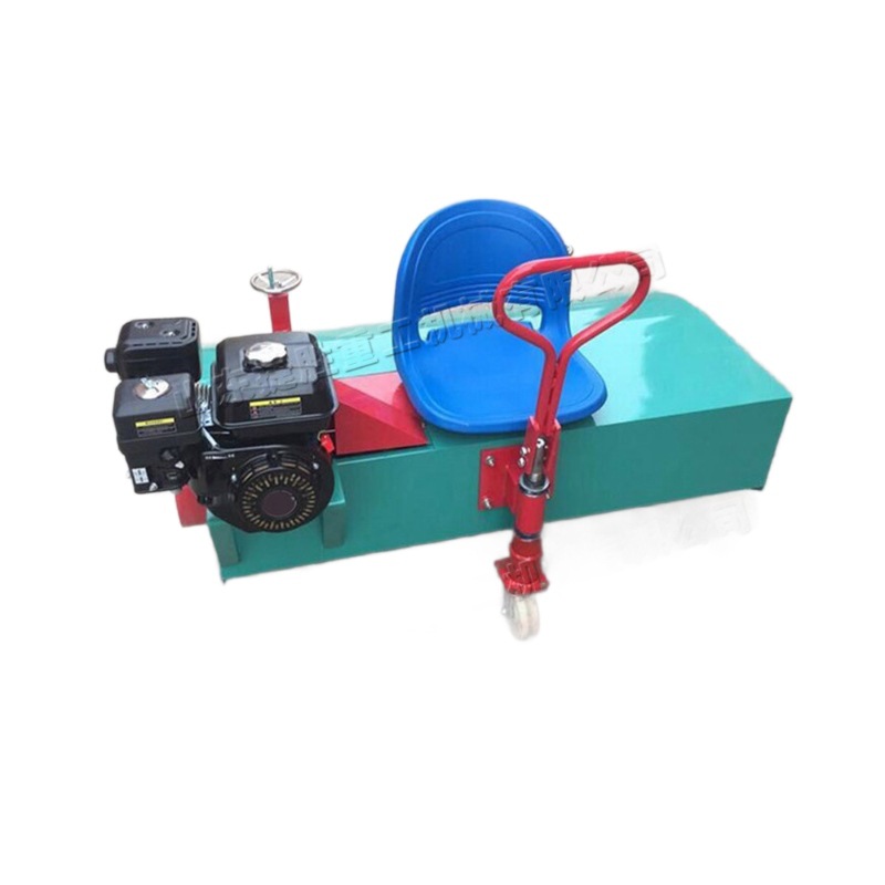 Máquina de peinado de césped tipo coche pequeña máquina de peinado de césped