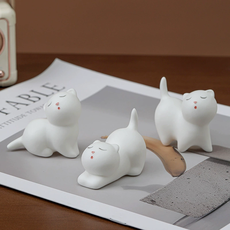 Белые фарфоровые украшения, милые украшения ручной работы в виде счастливого кота, креативное украшение офисного стола, керамические поделки, небольшие украшения