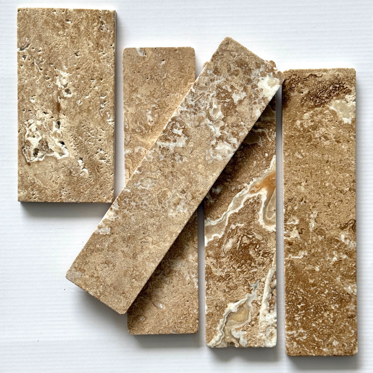 Плитка для пола из натурального известняка в винтажном стиле, длинные полосы, ваби-саби, рустикальный старый мрамор, подковы.