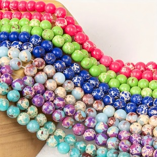 �羳���N�ۻ�ʯ�A��ɢ���ɫ���x��Ȼ������ɽʯ�Gɫ��ʯ�ִ�����