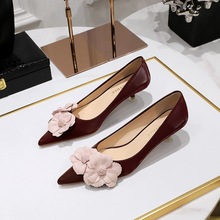 237-H57 Korean version banquet elegant slimming spring and autumn sweet beauty shoes mid heel light mouth pointed color blocked flower single shoe