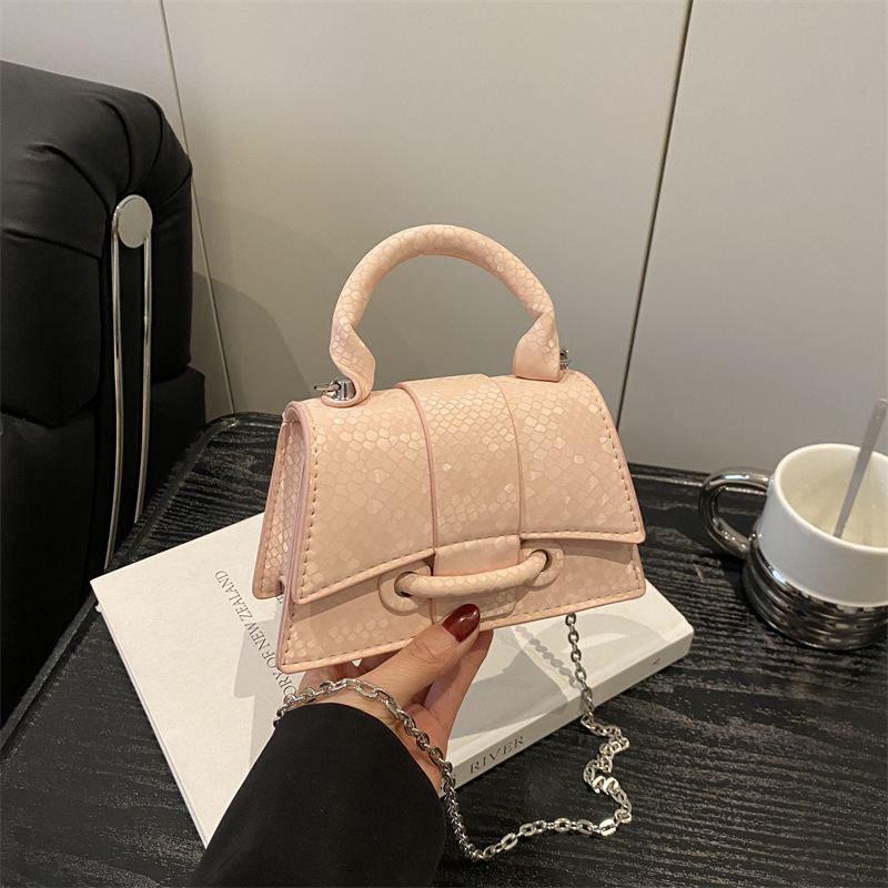 女性のための多用途の脇の下の小さな正方形のバッグ 2025 新しいファッションポータブルショルダーバッグ西洋スタイルの多用途チェーンクロスボディバッグ|undefined