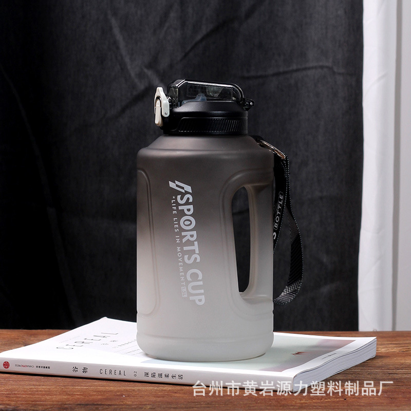 1.5L de gran capacidad tonelada barril portátil hervidor de agua con escala gimnasio taza fitness escala botella de agua Internet celebridad taza
