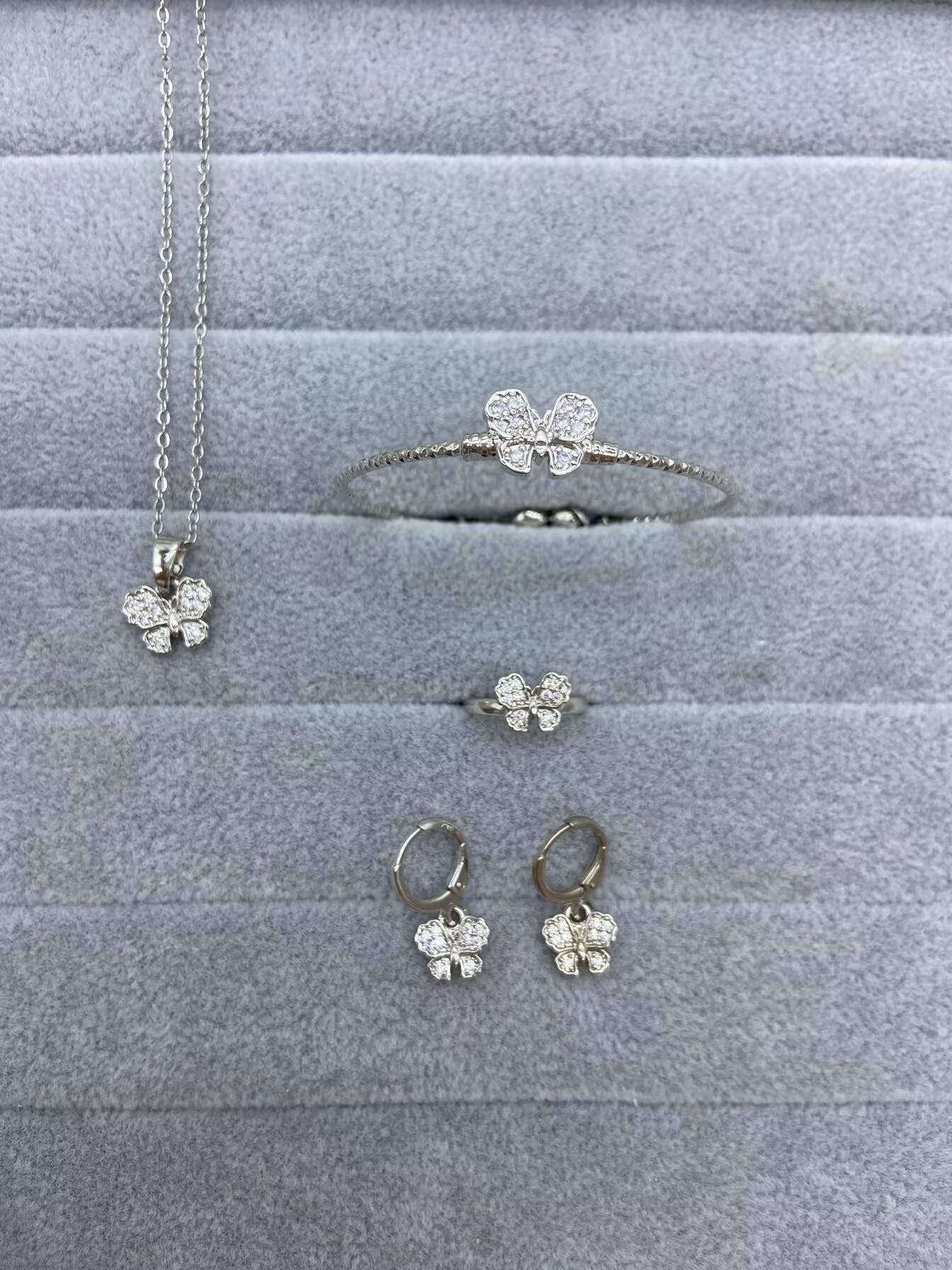 Juegos de joyería para niños mariposa cereza Mickey cobre oro zircon anillo pendientes brazalete collar joyería conjunto de cuatro piezas image 15