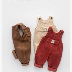 赤ちゃんの背もたれのズボンの子供の春秋の金の連体のズボンの男女の子供のズボンの赤ちゃんの秋の背もたれのズボンのコーデュロイのズボンの外で着ます。