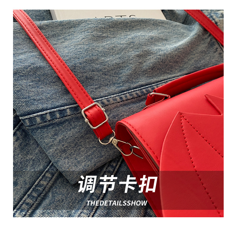 A new 2024 European and American Halloween single-shoulder bag for women, with a unique and funny bat style and a trendy crossbody bag undefined