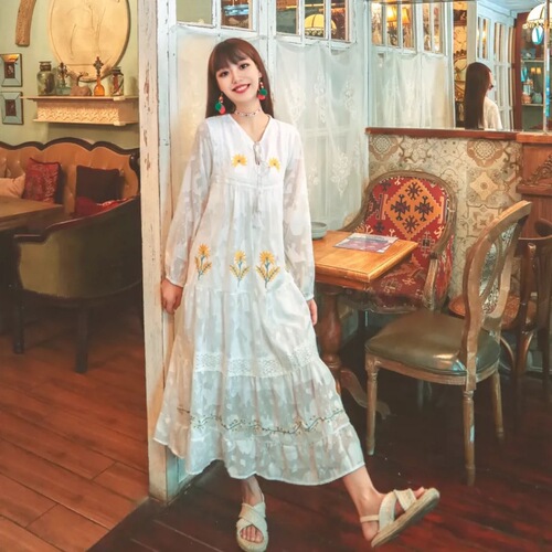 Ethnic Style Vintage Medium-Length Dress for Spring and Autumn, Round Neck, Long Sleeve, Embroidered, Loose, Floral Print Women's Dress