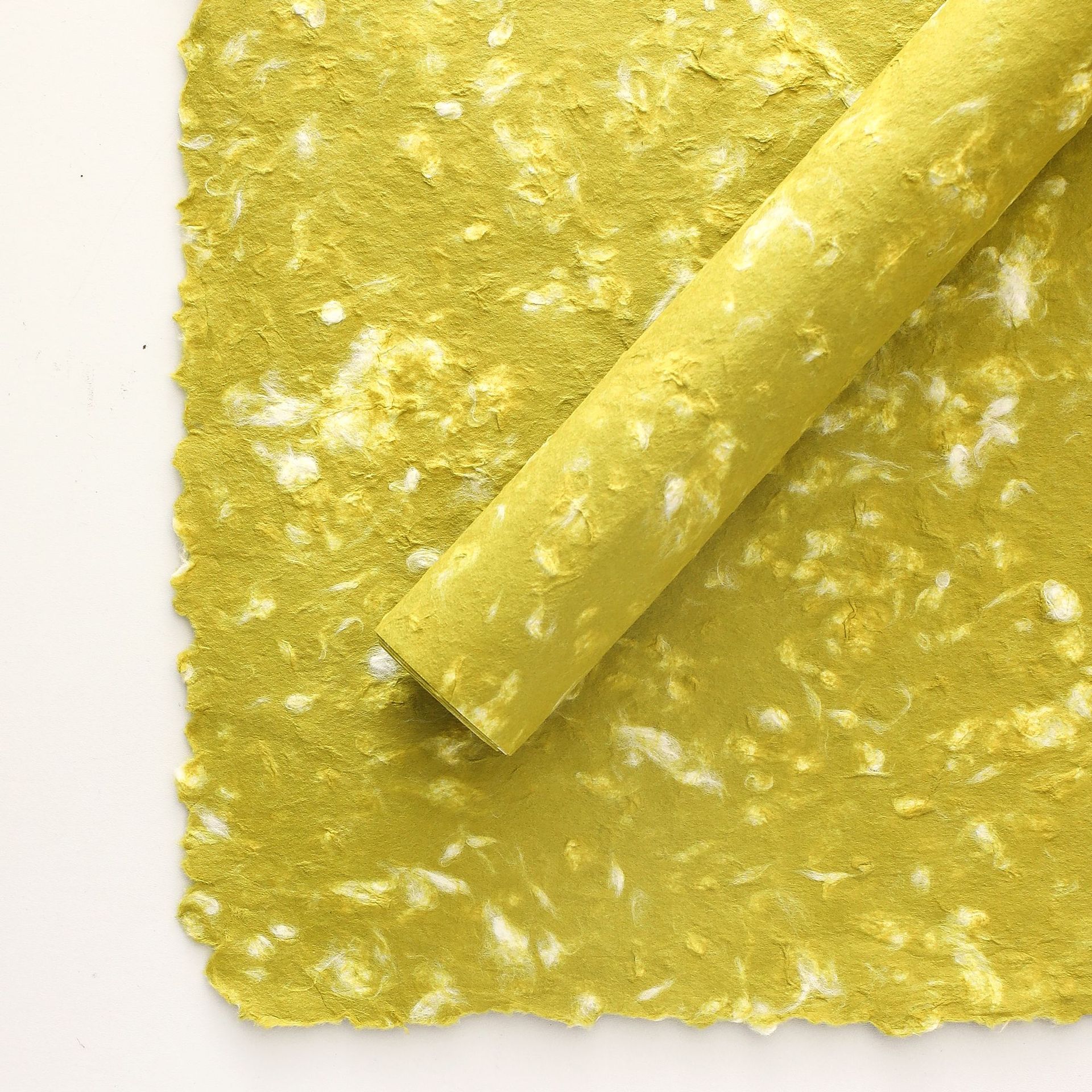 Huaxi día de San Valentín de dos colores mano rasgada Dongba papel retro textura de piedra flor de papel de embalaje floral paquete floral