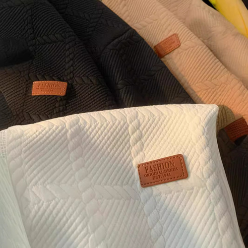 American-style versatile trendy short-sleeved men's summer design-focused niche t-shirt top with a sophisticated vibe, featuring five-quarter sleeves from a trendy brand.