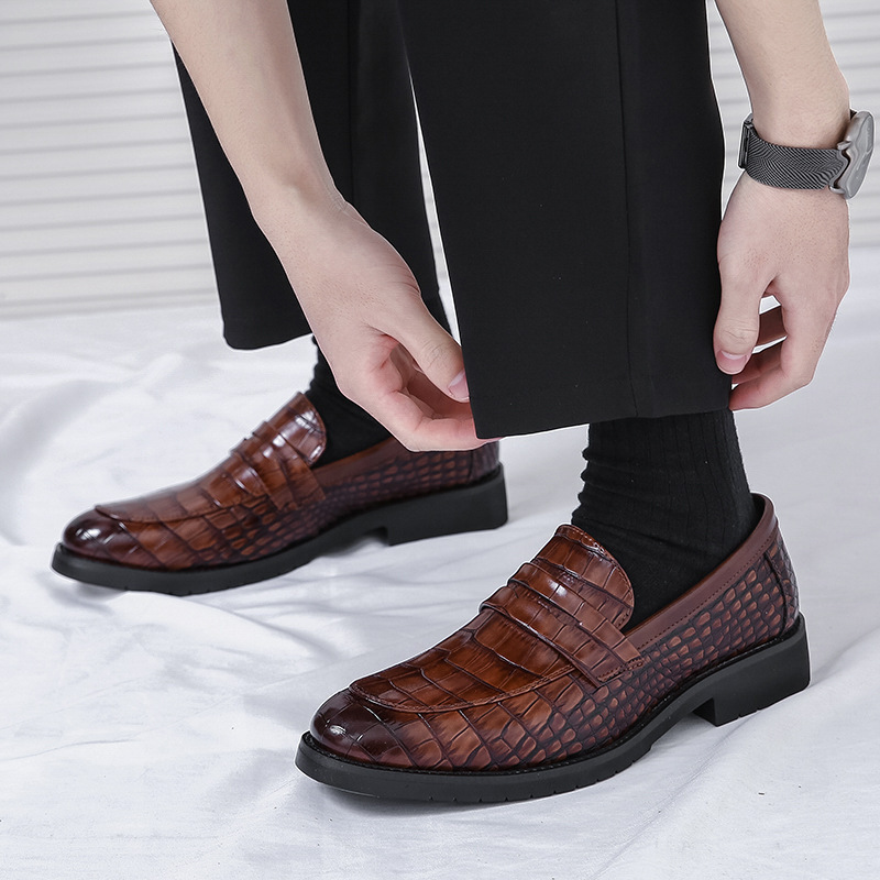 2024 cuatro estaciones de moda casual zapatos de hombre jóvenes zapatos de cuero británicos de punta un pie zapatos de club nocturno zapatos de peluquería
