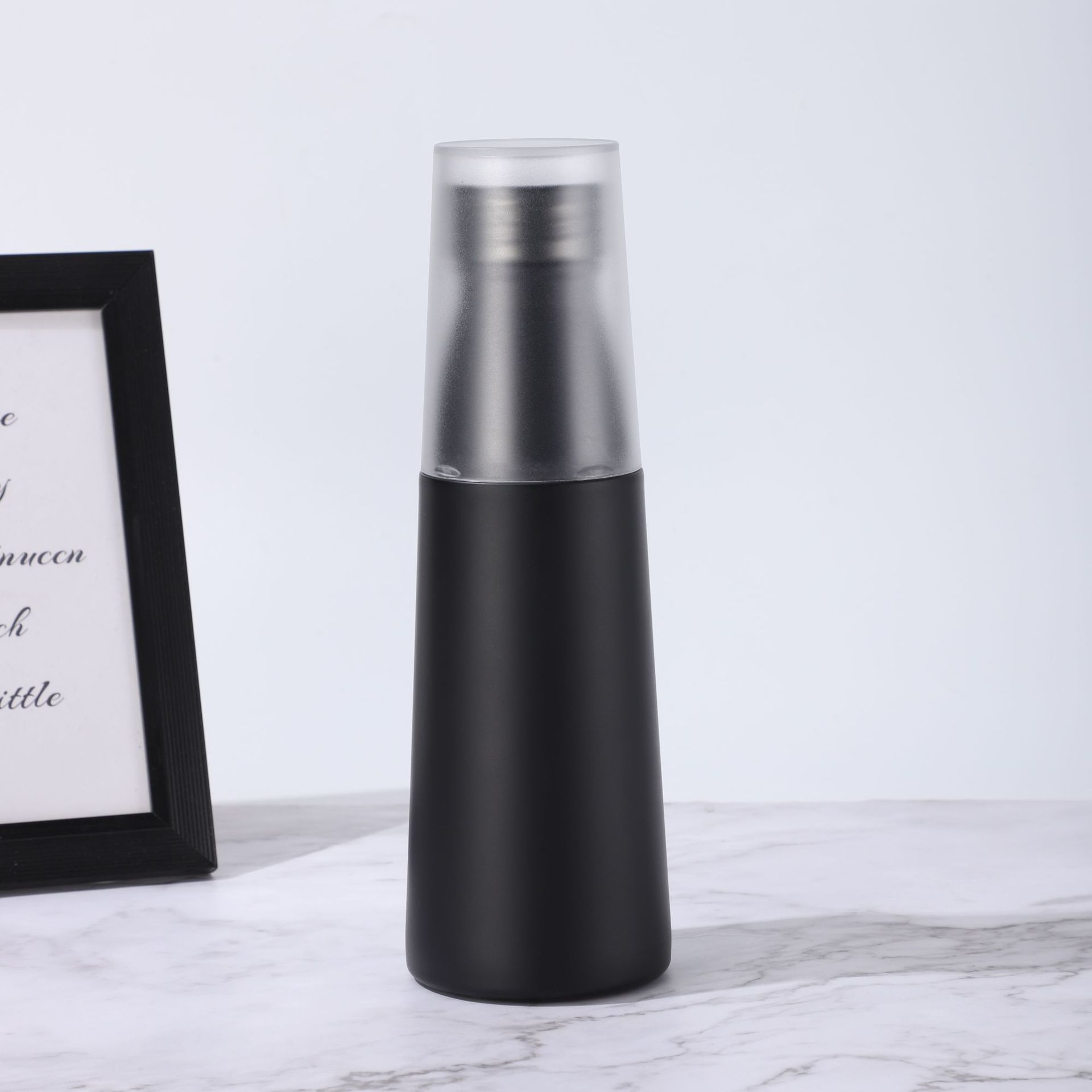 Nuevo espacio simple taza 304 taza de vacío de acero inoxidable una cubierta de doble uso portátil taza de agua pareja taza fábrica al por mayor