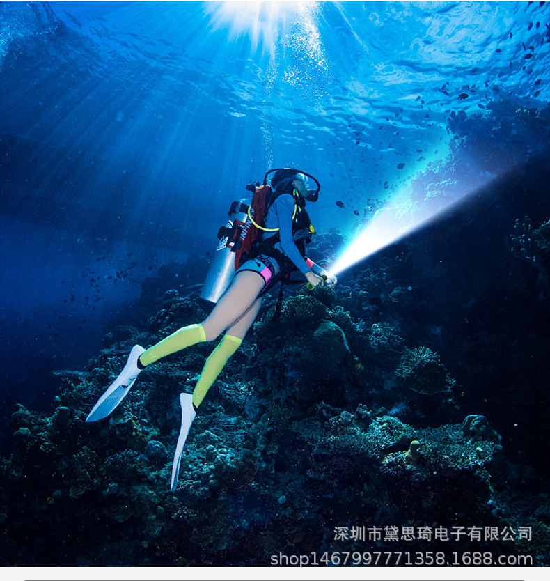 Diving flashlight, high-intensity, rechargeable, ultra-bright, waterproof, for underwater use, professional deep-sea diving, night diving, fishing, and beach activities