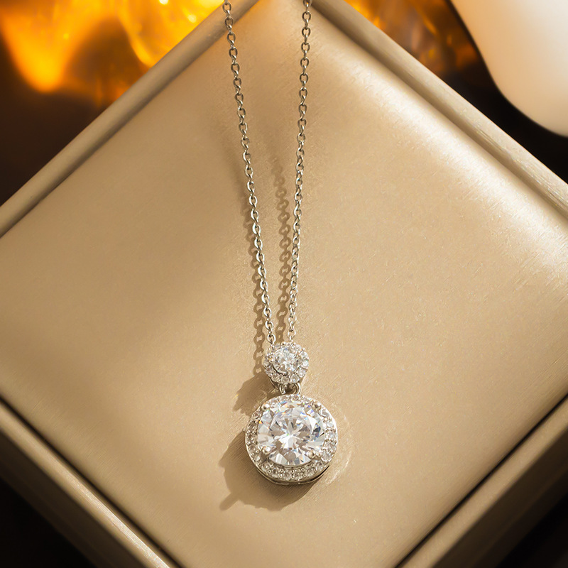 Bijoux et accessoires Collier rétro en acier titane avec pierres précieuses émeraude pour femme, personnalité de niche, chaîne de clavicule polyvalente en filet rouge, bijoux à la mode_voghion.com