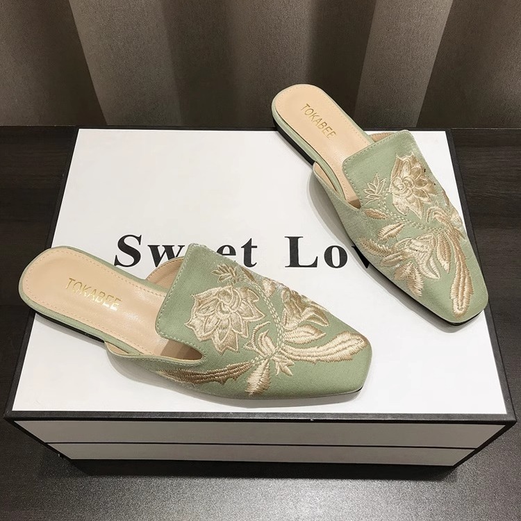 Nuevas medias pantuflas Baotou bordadas al estilo chino para mujer 2024 primavera y verano nuevo estilo retro todo-fósforo plano Muller medio soporte