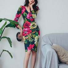 跨境女装2025秋季新款韩版气质V领印花修身显瘦包臀不规则连衣裙