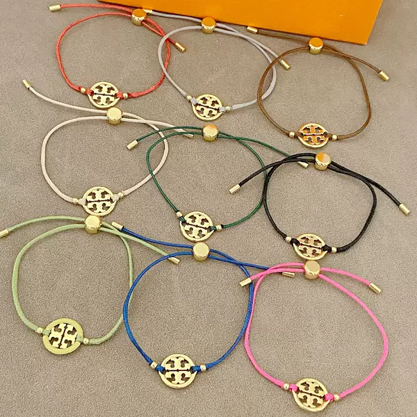New Fashionable and Personalized Exquisite Hollow Letter Inlaid Round Bracelet with Unique Design and Adjustable Exquisite Jewelry