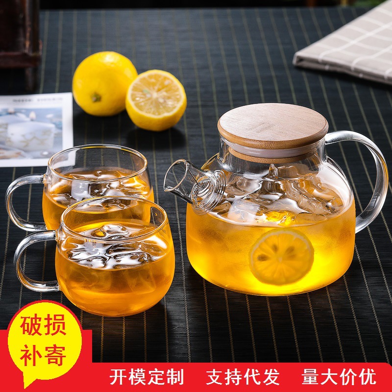 Venta al por mayor de gran capacidad de vidrio botella de agua fría hogar material de borosilicato cubierta de bambú botella de agua fría varias especificaciones olla de jugo