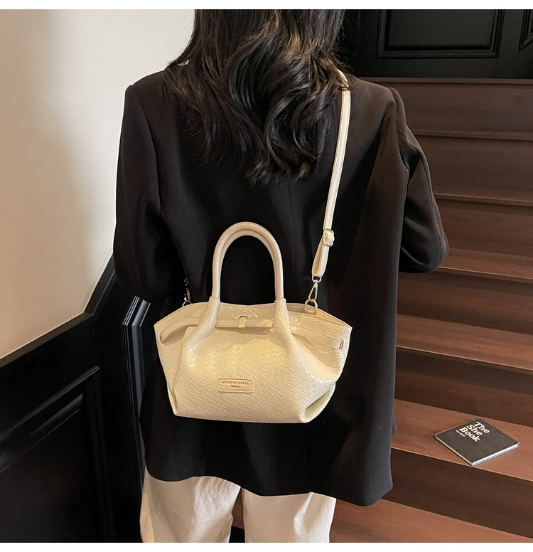Simple crossbody bag 2025, single-shoulder bucket bag, Spring new style for work, Korean style bag, embossed commuting fashion bag for women undefined
