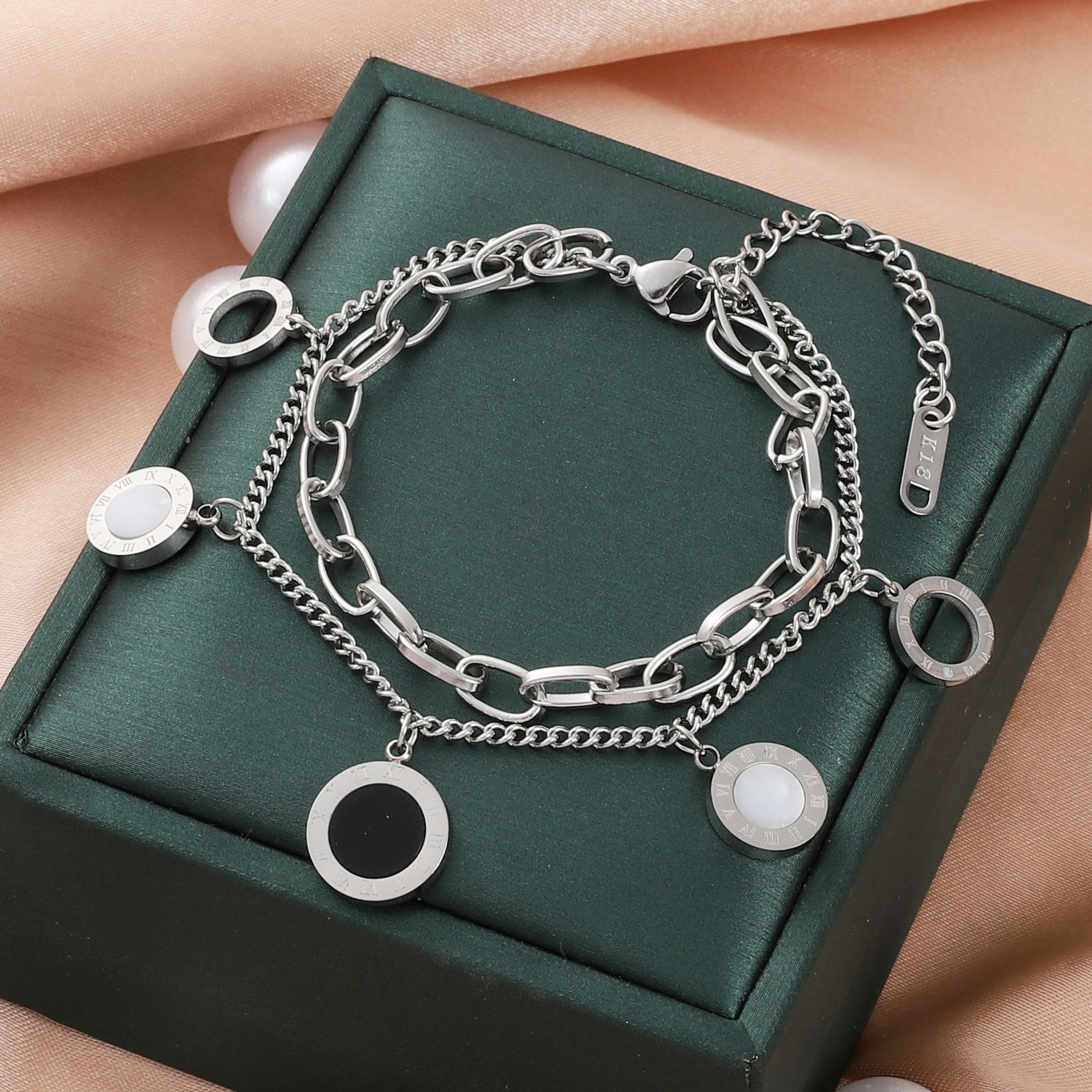 Dulce pulsera de acero de titanio de doble capa, pulsera de acero inoxidable de lujo ligero, lujo lujoso, buena suerte, exquisita amiga romana.