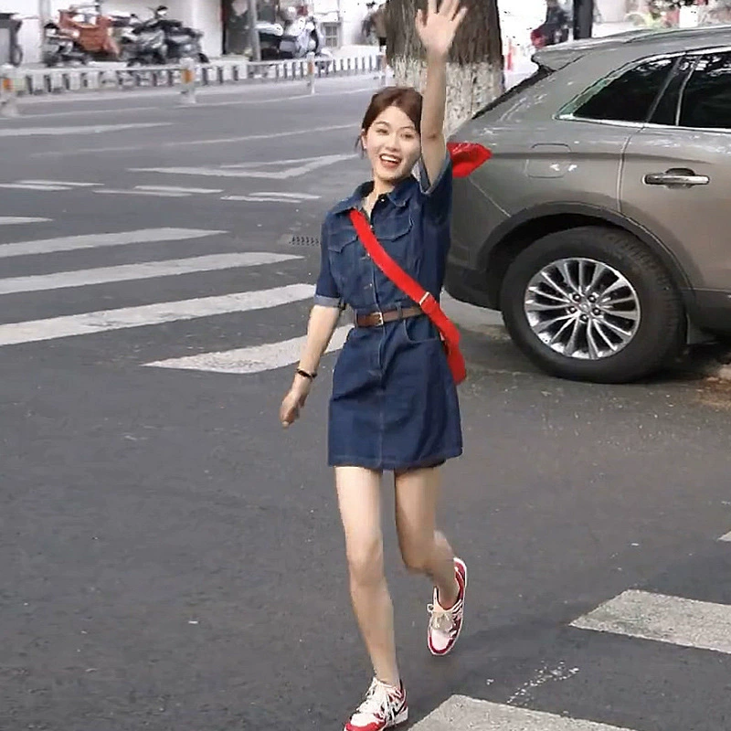 Маленькое джинсовое платье с воротником POLO, женское летнее Новое поступление, модное платье А-силуэта в стиле ретро с короткими рукавами и высокой талией