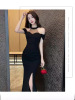 Low cut， shoulder length， neck hanging， slim fit， buttocks wrapped， long skirt