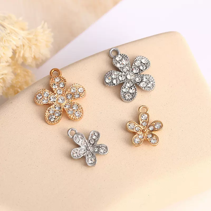 欧美轻奢时尚五瓣花合金镶钻项链吊坠diy钥匙扣手链包包饰品配件
