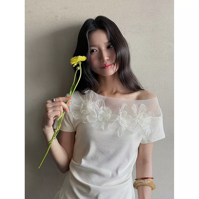 【繁花】歌铭不规则一字肩蕾丝花边小衫女夏季褶皱收腰上衣N125C