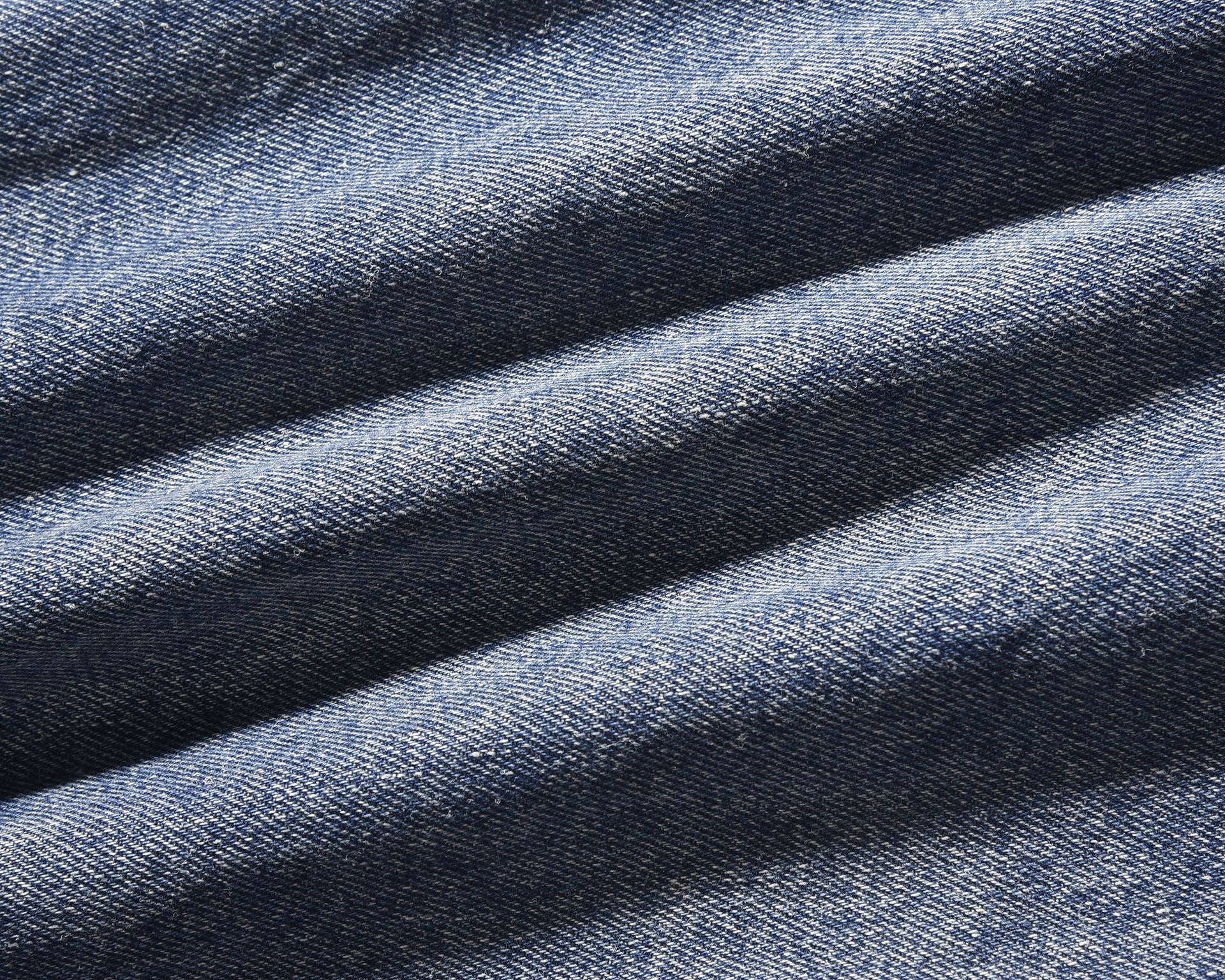 Herrenbekleidung High Street gewaschene, lockere, weit geschnittene ERD-Jeans im gleichen Stil mit ausgestelltem Bein_voghion.com