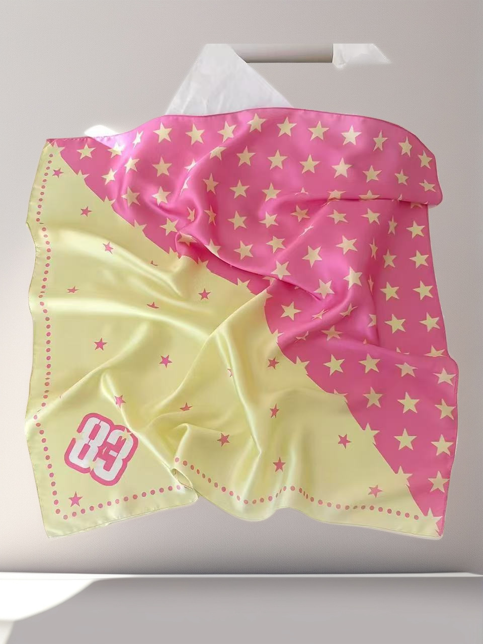 42 # lenço quadrado com costura estrela rosa amarelo (EB1547)