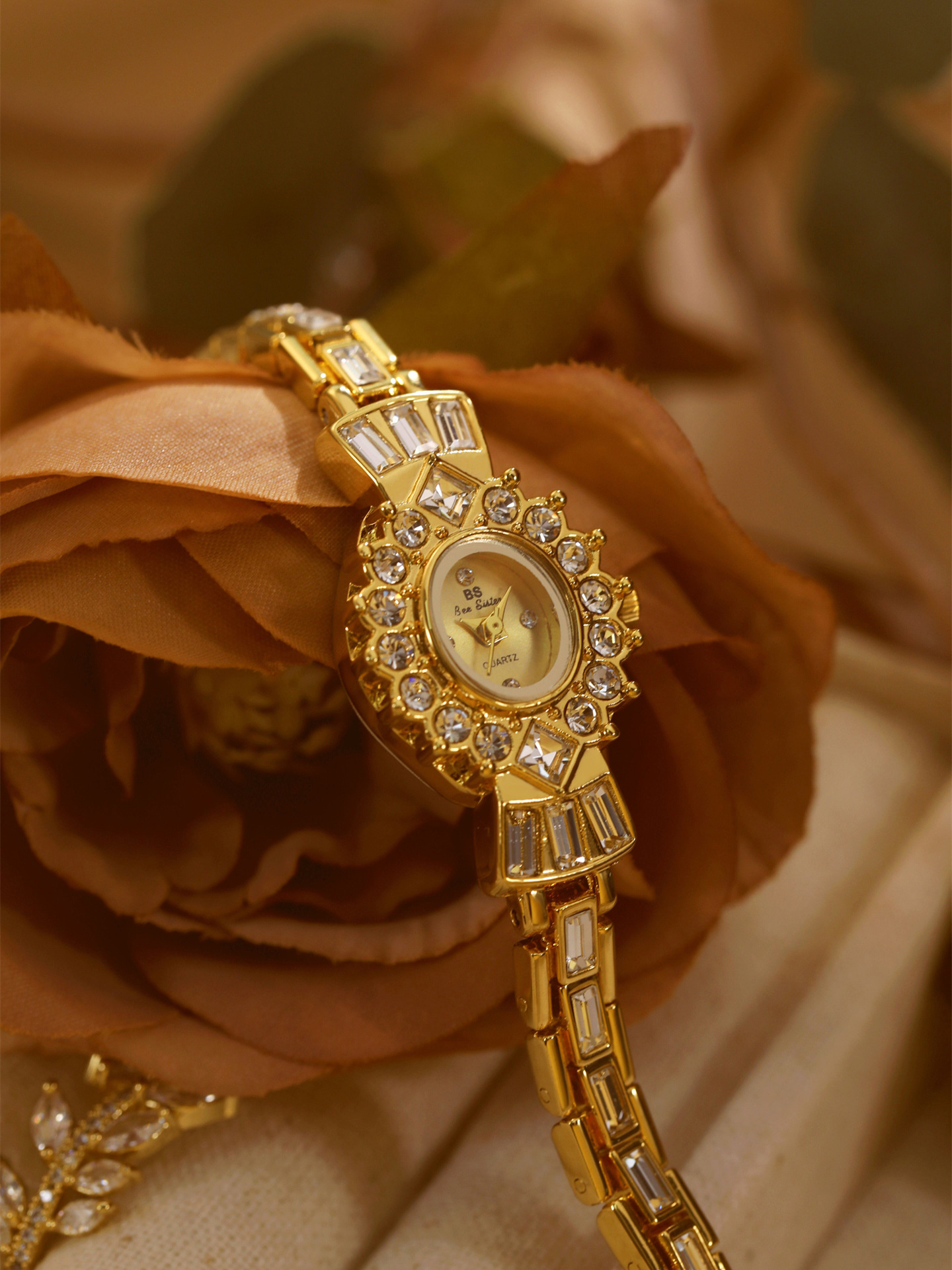 30g Weight Tempered Glass Mirror Material Alloy Strap Material Watch Classification Pointer Display Type Jewelry Buckle Buckle Style Oval Dial Shape Daily, Tea Party Occasion Quartz Movement Solid Color Pattern Women's Gender Luxurious, Shiny Style Luxurious Shiny Solid Color Jewelry Buckle Quartz Watch Women's Watches 2