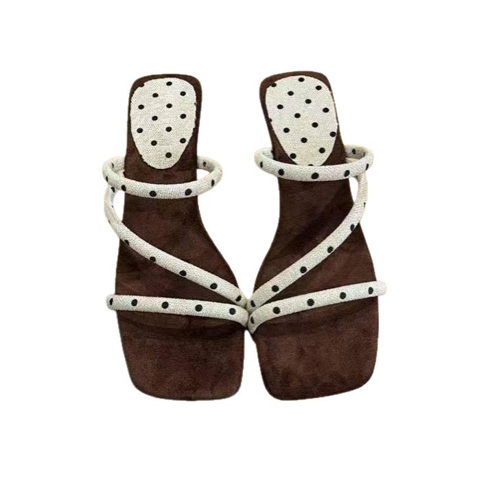 Zapatillas de alta sensación francesa 2026 nuevas zapatillas de tacones bajos con falda ondulada image 5